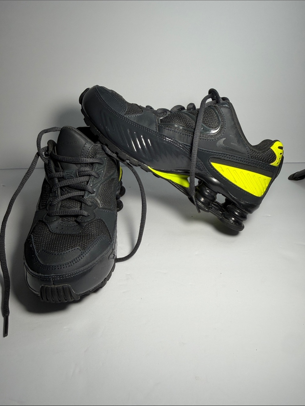 Women’s Black Sneakers with Neon Yellow Accent – Cushioned Support